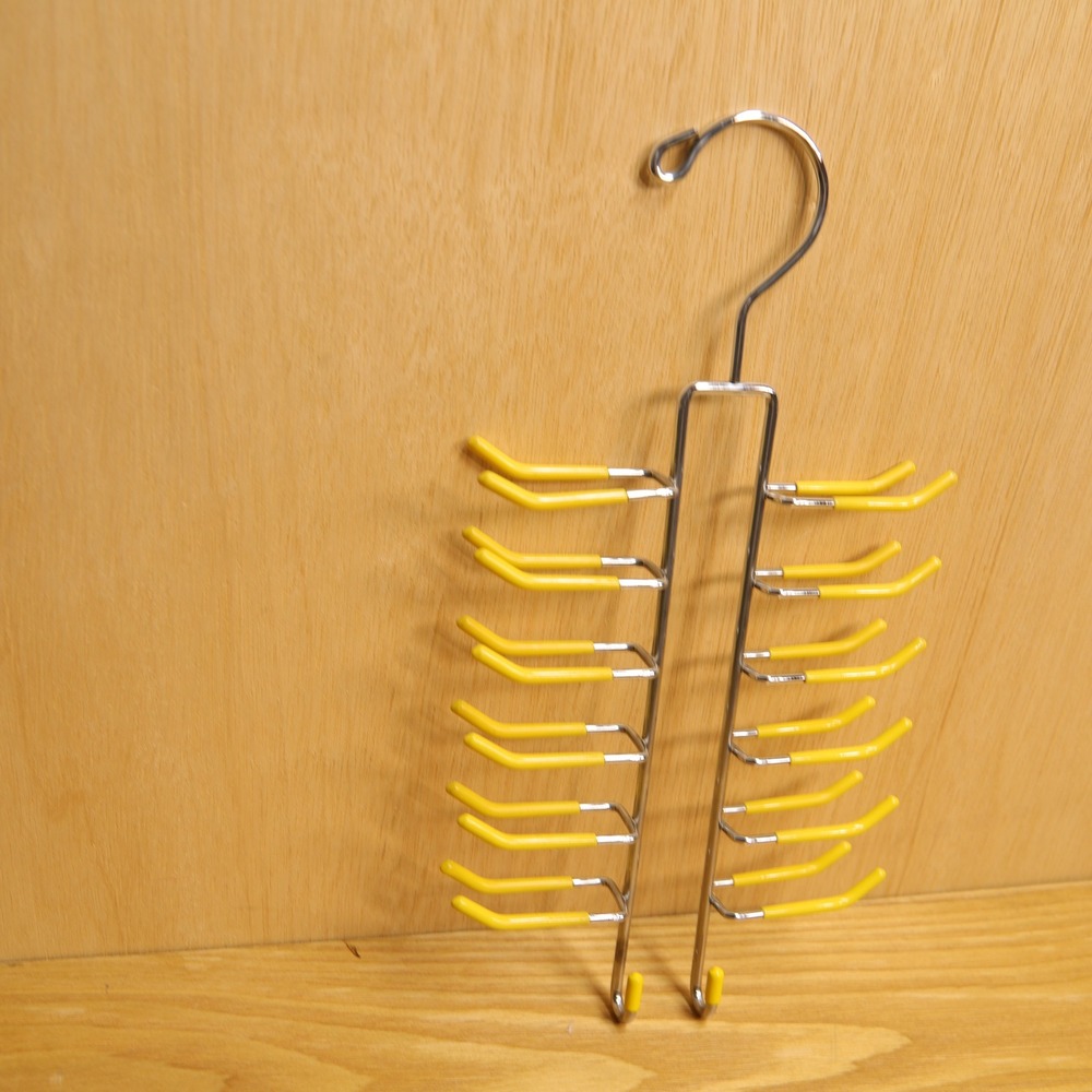 Metal Tie Belt Rack Hanger Closet Organizer 20 Hooks Non-Slip Yellow Chrome